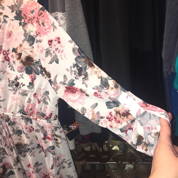 {SOLD} Floral Maternity Blouse - Picture 2 of 4